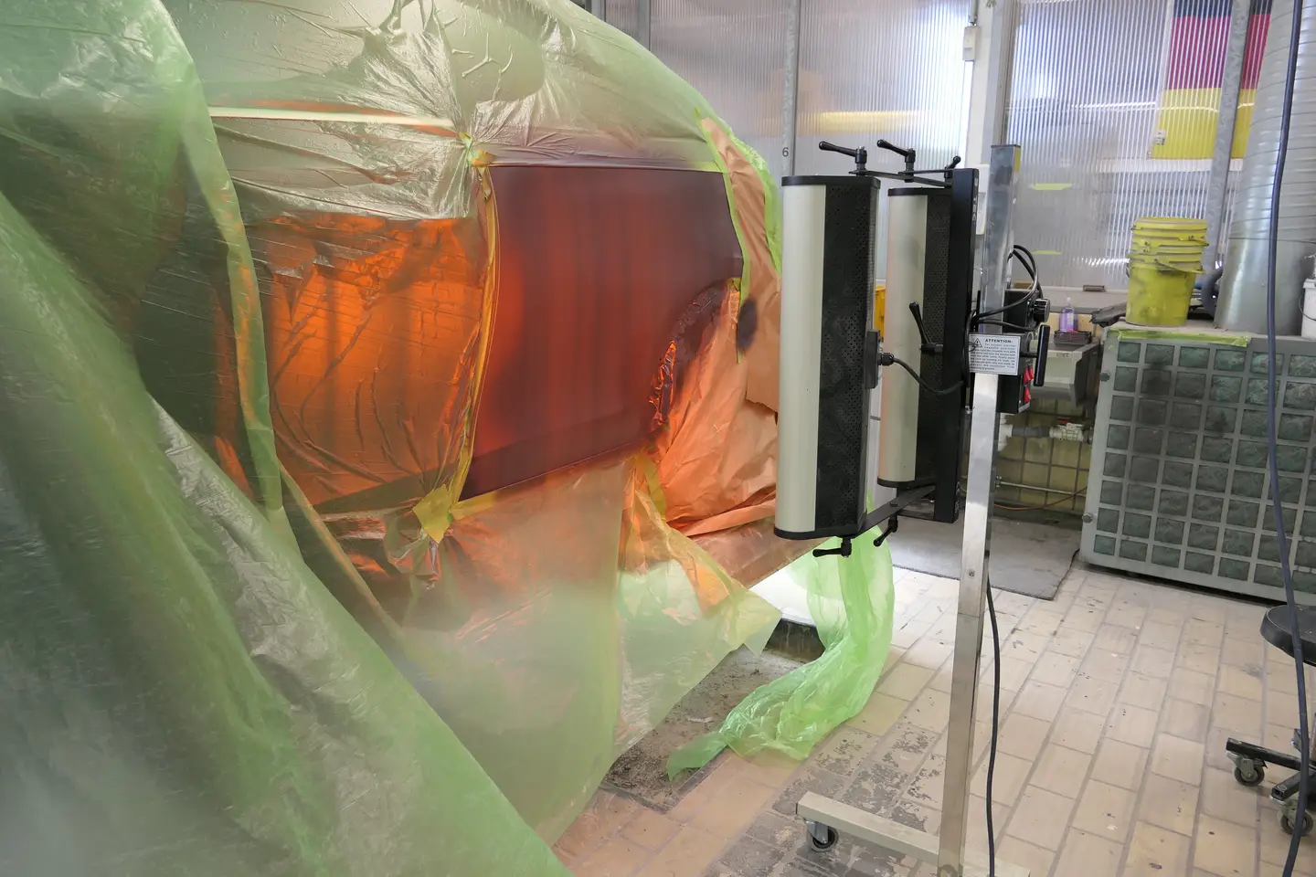 Impressionen Fahrzeug nach Vorlackierung vor dem Trocknungsofen